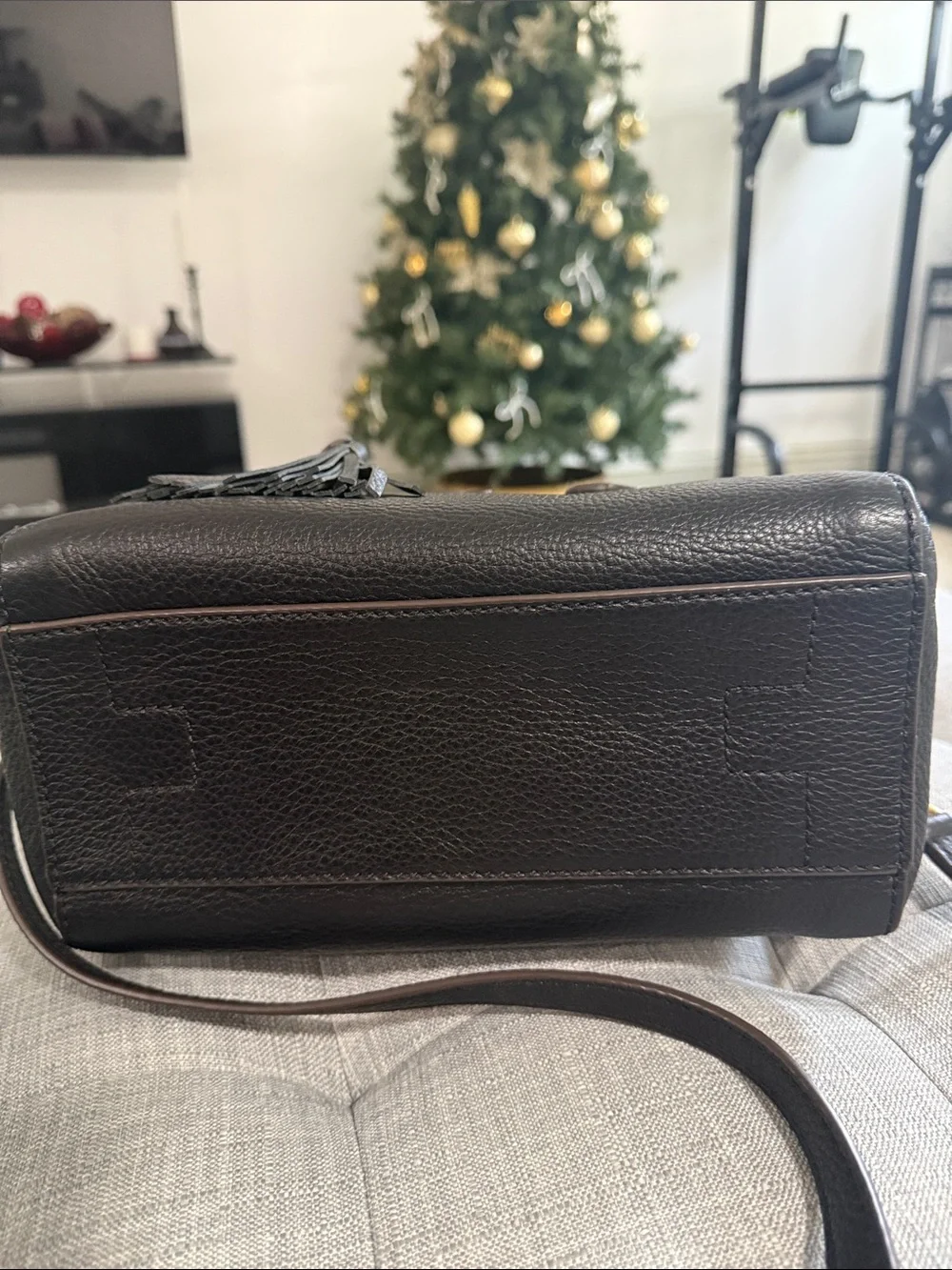 Tory Burch compact pebbled